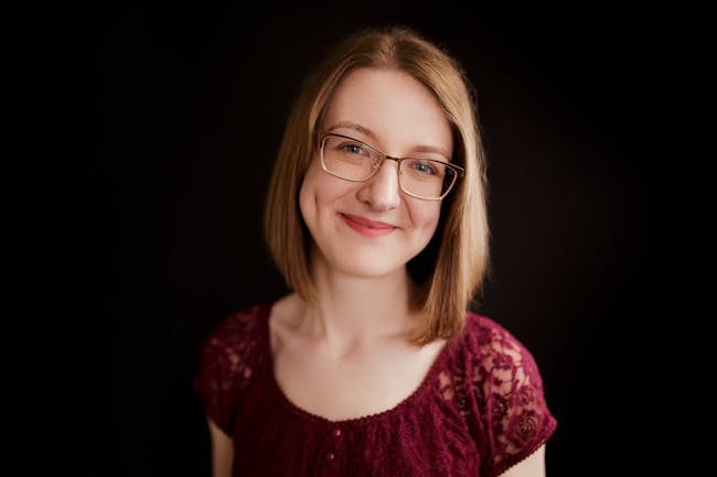 Author Laura Purcell.